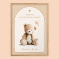Babyshower welkomstposter in Boho Zand met beertje in eiken lijst, gepersonaliseerd met eigen tekst – Studio Miron